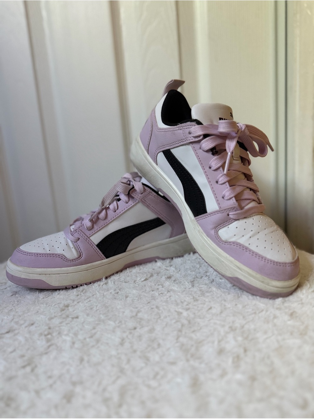 4/$25 Puma Girls Court Sneakers in Light Lavender Black and White Size 5C